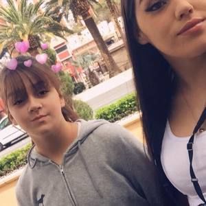 Meet your Posher, Delina